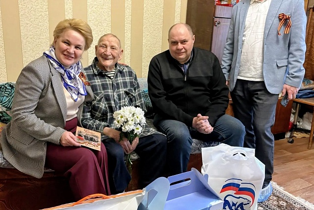 В преддверии 9 мая глава Мокшанского района Алевтина Решетченко посетила участника ВОВ В преддверии 9 мая глава Мокшанского района Алевтина Решетченко посетила участника ВОВ