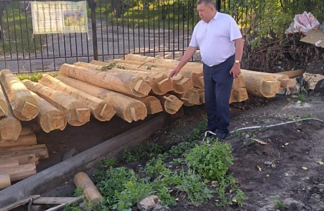 Глава Мокшанского района Н.Н.Тихомиров с рабочим визитом посетил объект реконструкции Сторожевой башни.