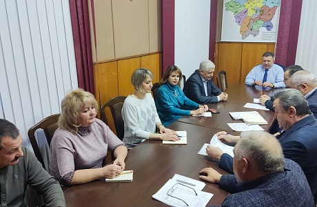 Глава Мокшанского района Н.Н.Тихомиров провел оперативное совещание 