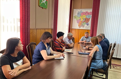 Глава Мокшанского района Н.Н. Тихомиров провел рабочее совещание