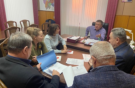 Глава Мокшанского района Н.Н.Тихомиров провел совещание по вопросу реконструкции сторожевой башни в р.п.Мокшан. Глава Мокшанского района Н.Н.Тихомиров провел совещание по вопросу реконструкции сторожевой башни в р.п.Мокшан.