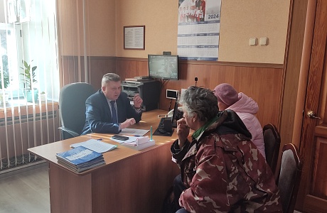 Глава Мокшанского района Н.Н.Тихомиров провел прием граждан.