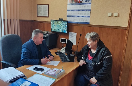 Глава Мокшанского района Н.Н.Тихомиров провел очередной прием граждан. Глава Мокшанского района Н.Н.Тихомиров провел очередной прием граждан.