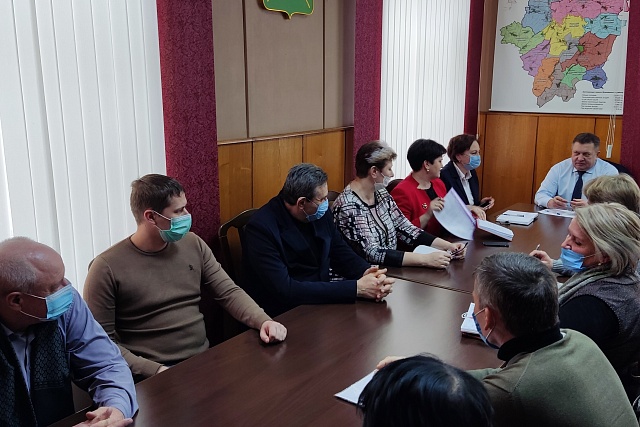 Глава администрации Мокшанского района Н. Н. Тихомиров провёл рабочее совещание