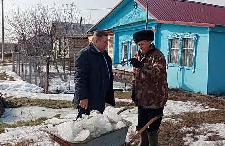 16 марта 2023 года глава Мокшанского района Н.Н.Тихомиров провел встречу с населением по ул.Короба  села Долгоруково Чернозерского сельсовета.