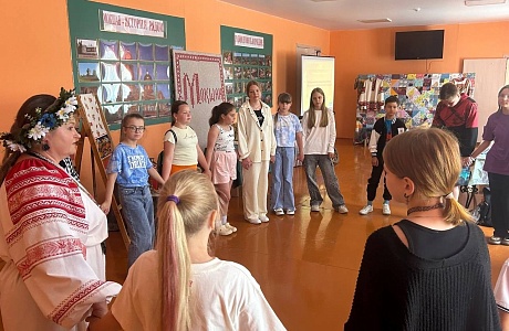 20 июня ребята из отряда "Лучики" (ЛДП "Город здоровья" МБОУ СОШ √1) познакомились с традиционными славянскими семейными обычаями в ФолкАртГостиной "Простые мудрости". 20 июня ребята из отряда "Лучики" (ЛДП "Город здоровья" МБОУ СОШ √1) познакомились с традиционными славянскими семейными обычаями в ФолкАртГостиной "Простые мудрости".
