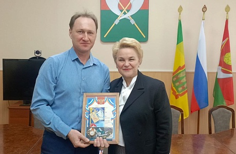 Глава Мокшанского района Решетченко А.В. поздравила коллегу с юбилеем