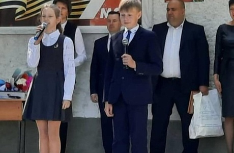 22 мая в с.Богородское депутат фракции "Единая Россия" в Собрании представителей Мокшанского района, член регионального президиума сторонников партии "Единая Россия" Алексей Елисеев принял участие в торжественном мероприятие, посвященному завершению учебн 22 мая в с.Богородское депутат фракции "Единая Россия" в Собрании представителей Мокшанского района, член регионального президиума сторонников партии "Единая Россия" Алексей Елисеев принял участие в торжественном мероприятие, посвященному завершению учебн