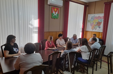Глава Мокшанского района Н.Н. Тихомиров провел рабочее совещание