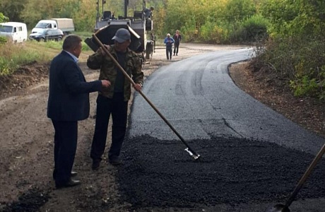 Глава Мокшанского района Н.Н.Тихомиров с рабочим визитом посетил автодорогу Нечаевка - Отрадный.