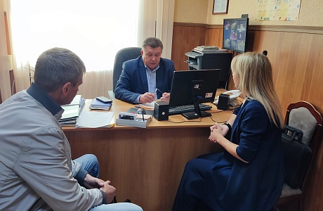 18.09.2023 глава Мокшанского района Н.Н.Тихомиров провёл личный прием граждан. 18.09.2023 глава Мокшанского района Н.Н.Тихомиров провёл личный прием граждан.