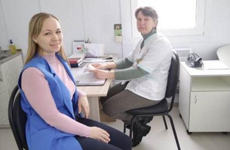 В рамках программы государственных гарантий бесплатного оказания гражданам медицинской помощи застрахованные в системе ОМС могут пройти диспансеризацию – комплекс обследований, в том числе медицинский осмотр врачами-специалистами и применение необходимых 