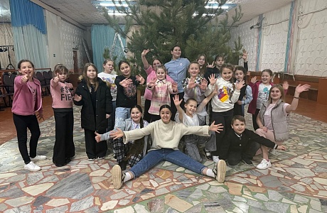 14 января в танцевальном зале районного Дома культуры воспитанники фольклорного ансамбля «Лапоточки» прошел семейный праздник «Коляда»и «Зимние именины».