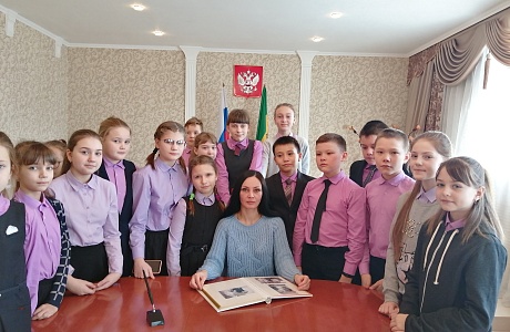 14 февраля 2020 года в территориальном отделе ЗАГС Мокшанского района Управления ЗАГС Пензенской области для учащихся 5 А класса МБОУ СОШ № 2 р.п. Мокшан проведена познавательная экскурсия «Что такое ЗАГС?» 14 февраля 2020 года в территориальном отделе ЗАГС Мокшанского района Управления ЗАГС Пензенской области для учащихся 5 А класса МБОУ СОШ № 2 р.п. Мокшан проведена познавательная экскурсия «Что такое ЗАГС?»