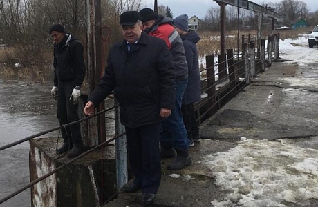 Глава Мокшанского района принял участие в организации работ по устранению локальных подтоплений талыми водами Глава Мокшанского района принял участие в организации работ по устранению локальных подтоплений талыми водами
