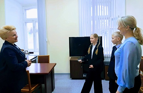 Исполняющий полномочия главы Мокшанского района Решетченко А.В. получила приглашение от воспитанников воскресной школы