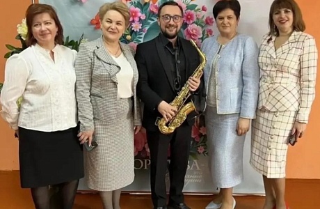 В преддверии Международного женского дня в районном Доме культуры прошел праздничный концерт В преддверии Международного женского дня в районном Доме культуры прошел праздничный концерт