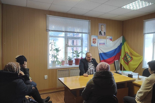 1 декабря 2023 года в здании администрации Богородского сельсовета провел прием своих избирателей депутат Собрания представителей Мокшанского района Алексей Елисеев
