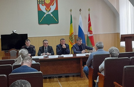 15.12.2023 в администрации Мокшанского района провел совещание Министр строительства и дорожного хозяйства Пензенской области Александр Георгиевич Гришаев.