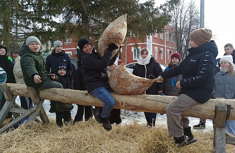 Традиционные спортивные состязания «Богатырские забавы» Традиционные спортивные состязания «Богатырские забавы»
