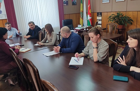 Глава Мокшанского района Н.Н. Тихомиров провел совещание по вопросу работы теплоснабжающей организации в р.п.Мокшан.