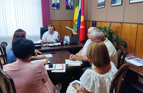 09.08.2023 глава Мокшанского района Н.Н. Тихомиров провел рабочее совещание