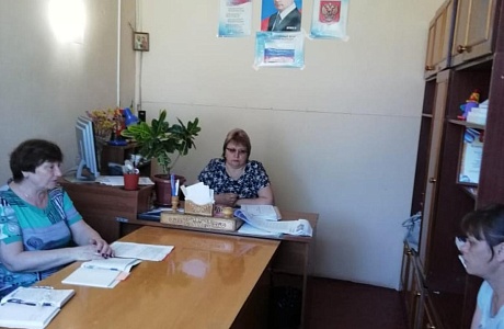 26.05.2021 года состоялось выездное заседание комиссии по делам несовершеннолетних и защите их прав Мокшанского района в администрацию Чернозерского сельсовета. 