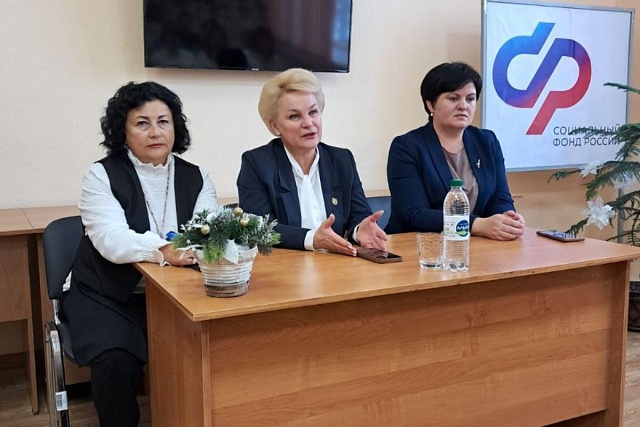Исполняющий полномочия главы Мокшанского района Решетченко А.В. провела встречу с сотрудниками клиентской службы в Мокшанском районе Отделения СФР по Пензенской.