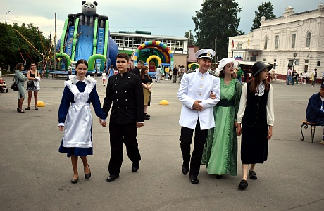 Уездному городу - 345