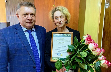 Глава Мокшанского района Тихомиров Н.Н. встретились с мамой участника СВО села Рамзай Захарченко Ольгой Лиарьевной.