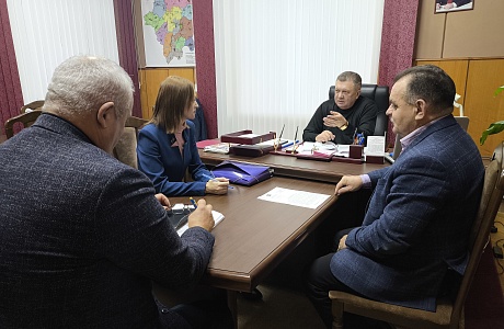 Глава Мокшанского района Н.Н.Тихомиров провел совещание