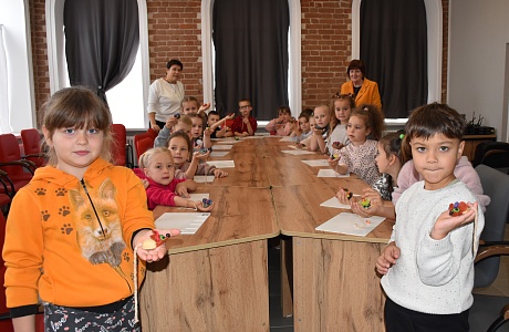 Воспитанники детского сада «Родничок» приняли участие в увлекательной встрече - литературном ассорти  «Сказки с нами рядышком»