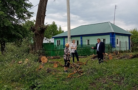 Глава Мокшанского района Н.Н.Тихомиров посетил жителей с.Долгоруково . Глава Мокшанского района Н.Н.Тихомиров посетил жителей с.Долгоруково .