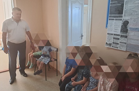 В рамках реализации национальных проектов в сфере здравоохранения глава администрации Мокшанского района Николай Николаевич Тихомиров проверил организацию работы и благоустройство модульных фельдшерско-акушерских пунктов(ФАП) в селах