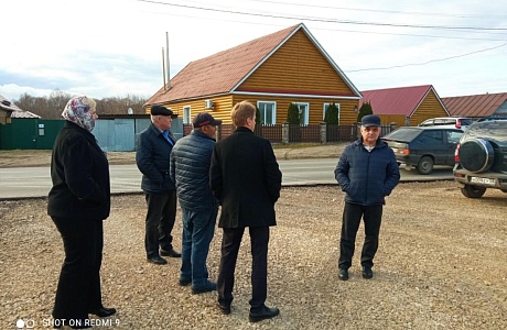 Первый заместитель главы администрации Мокшанского района Сергей Кривенков провел рабочую встречу с подрядной организацией, осуществляющей работы по благоустройству территории вновь строящегося торгового центра по улице Пензенская в р.п. Мокшан.
