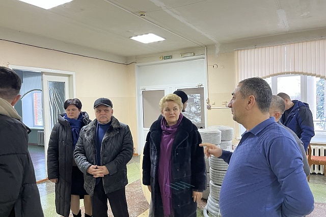Начались работы по капитальному ремонту здания школы им. Н.М. Новикова с. Плёсс