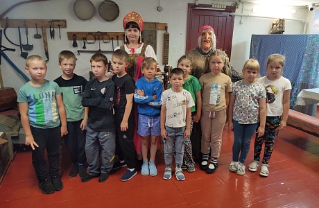 ВОСПИТАННИКИ ЛАГЕРЯ «ГОРОД ЗДОРОВЬЯ» НА ПОСИДЕЛКАХ В МУЗЕЕ ВОСПИТАННИКИ ЛАГЕРЯ «ГОРОД ЗДОРОВЬЯ» НА ПОСИДЕЛКАХ В МУЗЕЕ