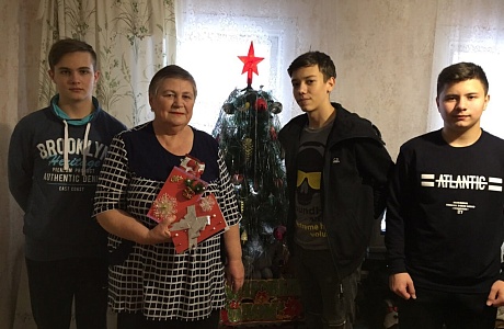 Ветеранов поздравили учащиеся школы МБОУ СОШ№ 1 р.п. Мокшан
