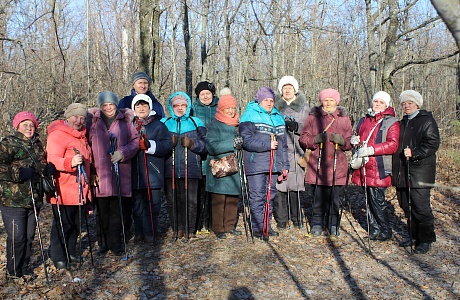 24 ноября участники объединения Скандинавской ходьбы ЦДТ (ФОК) р.п. Мокшан стали участниками мероприятия, посвященного Дню матери, которое прошло в лесном массиве п. Красное Польцо. 