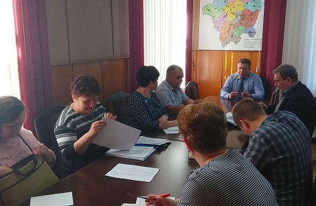 Глава администрации Мокшанского района Н.Н.Тихомиров провел совещание по реализации программы «Чистая вода» в сельских поселениях.