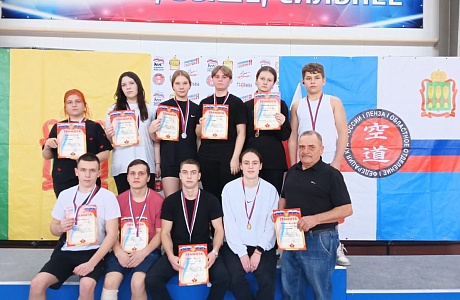 В Кондоле состоялись открытые соревнования Пензенского района по гиревому спорту в дисциплине «Армейский рывок» В Кондоле состоялись открытые соревнования Пензенского района по гиревому спорту в дисциплине «Армейский рывок»