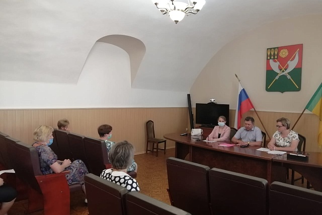 08.07.2021 года на очередном заседании комиссии по делам несовершеннолетних и защите их прав  было рассмотрено Представление прокуратуры Мокшанского района «Об устранении нарушений законодательства об основах системы профилактики безнадзорности