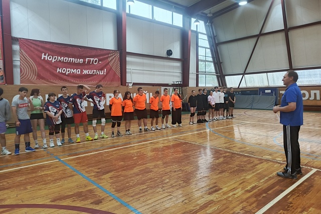 Состоялись традиционные соревнования по волейболу