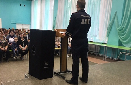 5.09.2019 г. Родительское собрание в Мокшане Инспектор по пропаганде безопасности дорожного движения А.С. Луньков выступил перед родительской общественностью. 