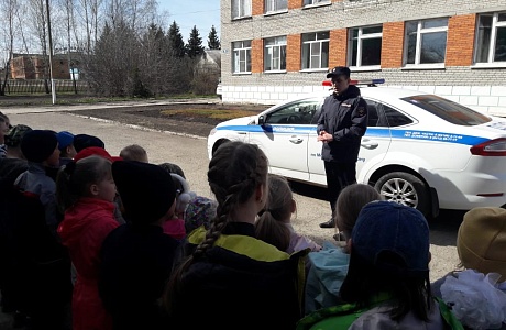 «В гостях у полиции». В Мокшанском районе автоинспекторы провели День открытых дверей «В гостях у полиции». В Мокшанском районе автоинспекторы провели День открытых дверей