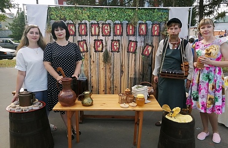 СОТРУДНИКИ МУЗЕЯ ПРЕДСТАВИЛИ ПЛОЩАДКУ "ИСТОРИЯ СО ВКУСОМ МЕДА"