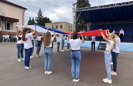 20 августа состоялись районные Акции «Я-патриот!» и «Символ гордости и славы» приуроченные к празднованию Дня Государственного ФЛАГА  РФ. Активисты Молодежного парламента р.п. Мокшан приняли в них активное участие. 