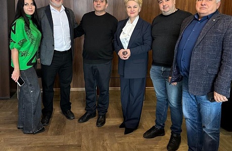 Исполняющий полномочия главы Мокшанского района Решетченко А.В. с рабочим визитом посетила тепличный комплекс «Мокшанские розы».