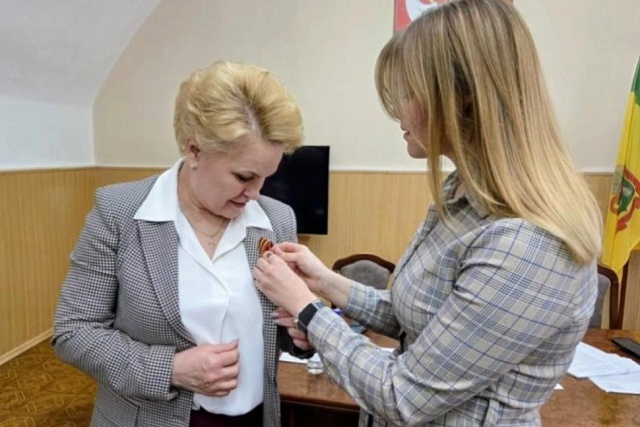 Сотрудники Администрации Мокшанского района присоединились к Всероссийской патриотической акции «Георгиевская ленточка»