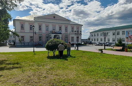 Сотрудники администрации Мокшанского района приняли участие в санитарной пятнице